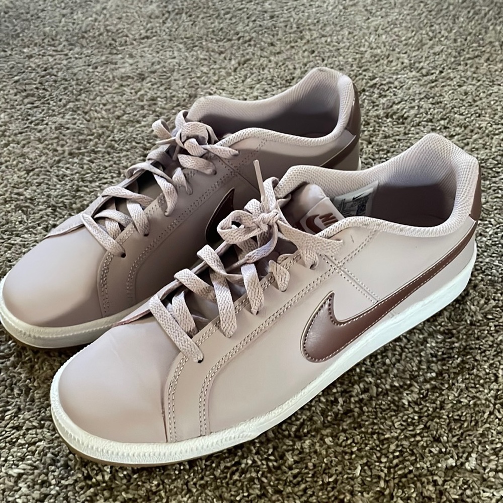 Size 11 women’s Nike shoe lavender